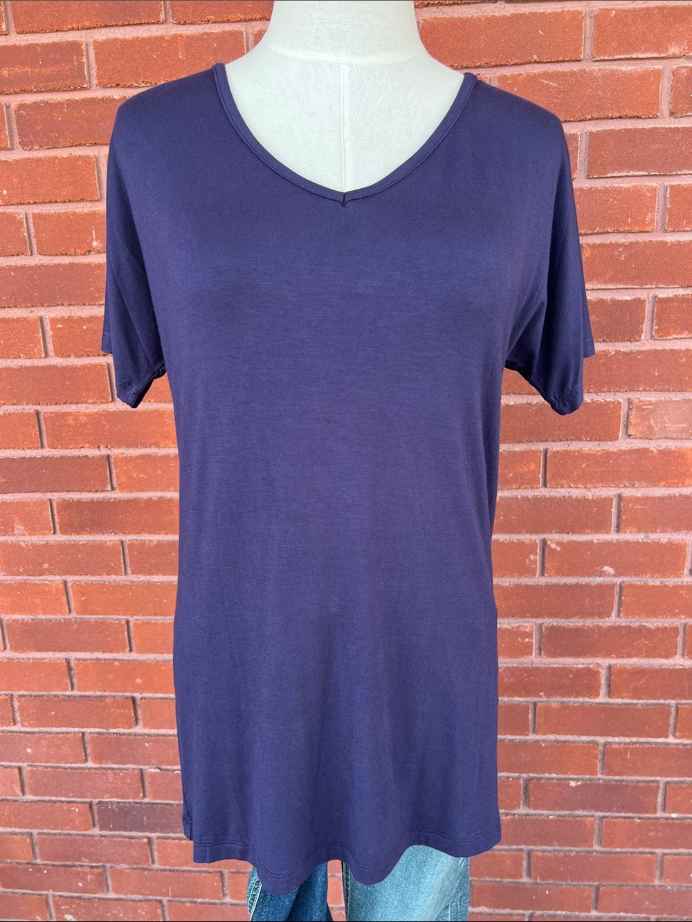 Michelle Mae Chloe Navy V-Neck Short Sleeve Tee